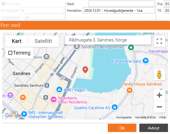 Dette bildet viser funksjonen 'Finn sted' i applikasjonen LabOra Verksted for app visning av en presentasjon. Øverst er det felt for å velge sted og hendelse, i dette tilfellet '2024.12.01 – Hovedgudstjeneste – 1sia.'
Midt på skjermen vises et interaktivt kart med et søkefelt hvor adressen 'Rådhusgata 3, Sandnes, Norge' er angitt. Kartet har flere visnings alternativer, inkludert 'Kart,' 'Satellitt,' og en avkrysningsboks for å vise terreng. Lokasjonen er markert med en rød pinne i nærheten av Sandnes sentrum.
Nederst finnes to knapper, 'Ok' for å bekrefte valget og 'Avbryt' for å lukke funksjonen uten endringer. Denne funksjonen gjør det mulig å knytte en spesifikk lokasjon til presentasjonen.